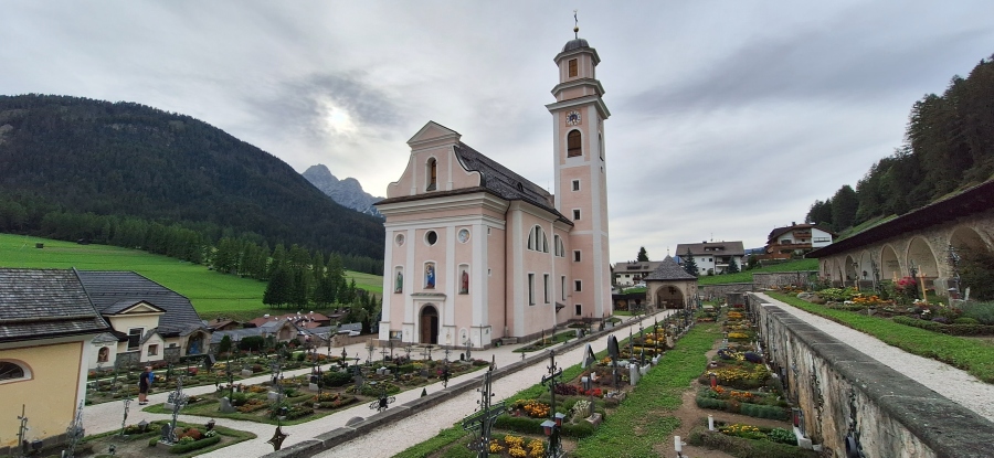 Pfarrkirche Sexten mit Friedhof