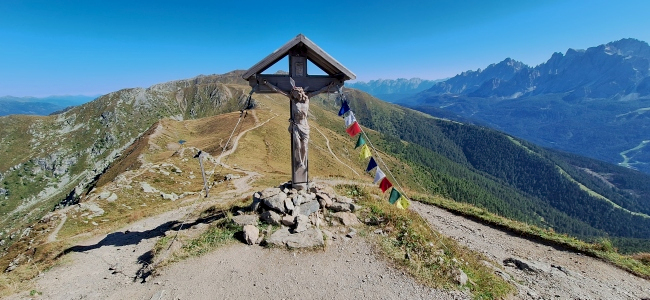 Kreuz am Gipfel des Helm
